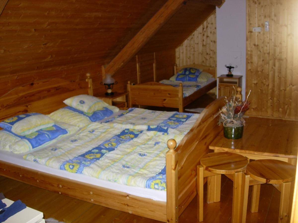 Nitt Pince Es Panzio Bed and Breakfast Kisharsány Buitenkant foto