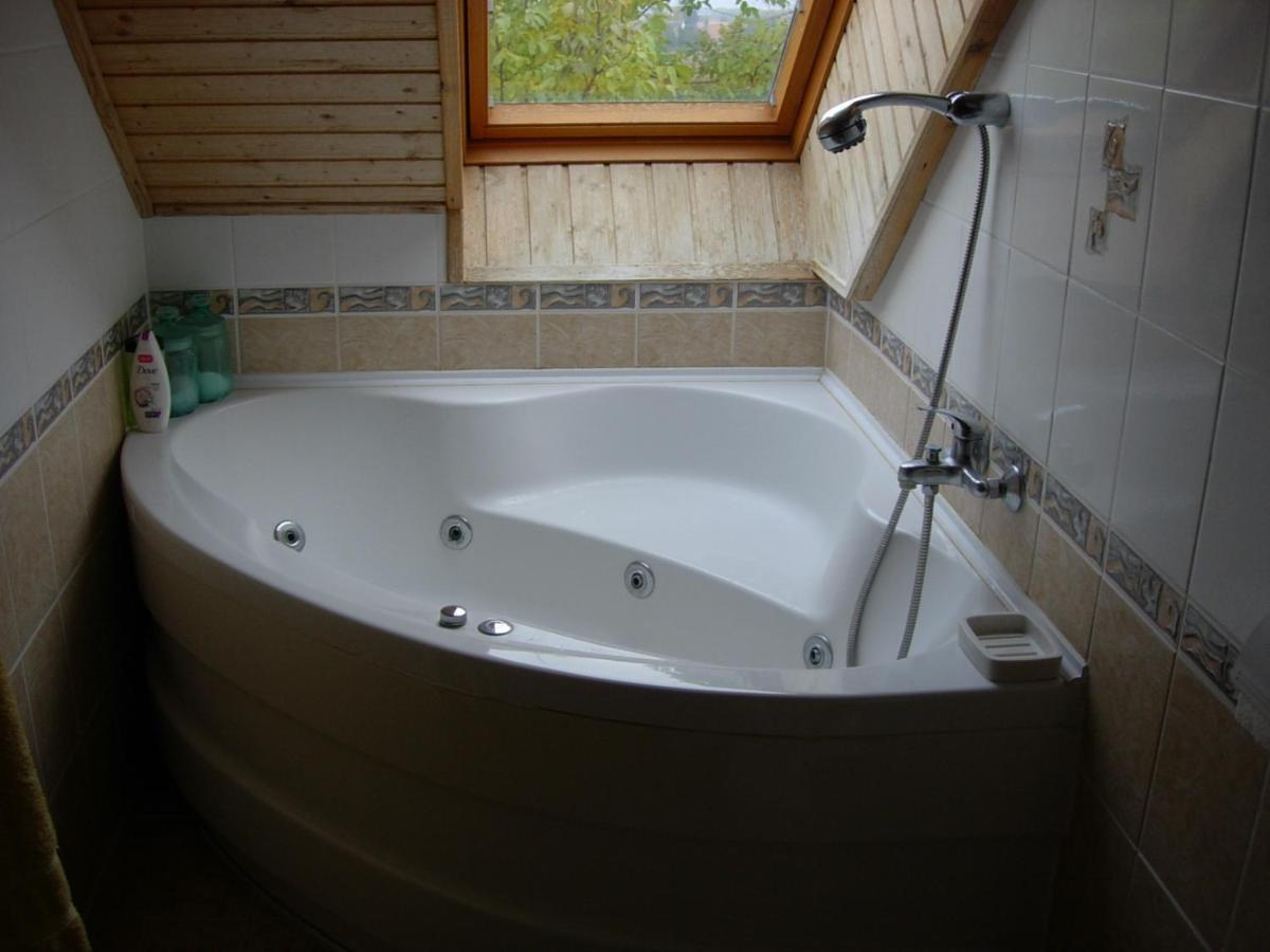 Nitt Pince Es Panzio Bed and Breakfast Kisharsány Buitenkant foto
